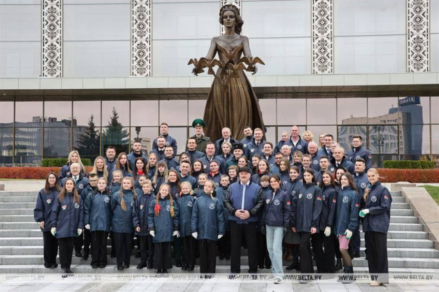 Шесть представителей молодого поколения Минщины сегодня приняли участие во встрече ПОКОЛЕНИЙ