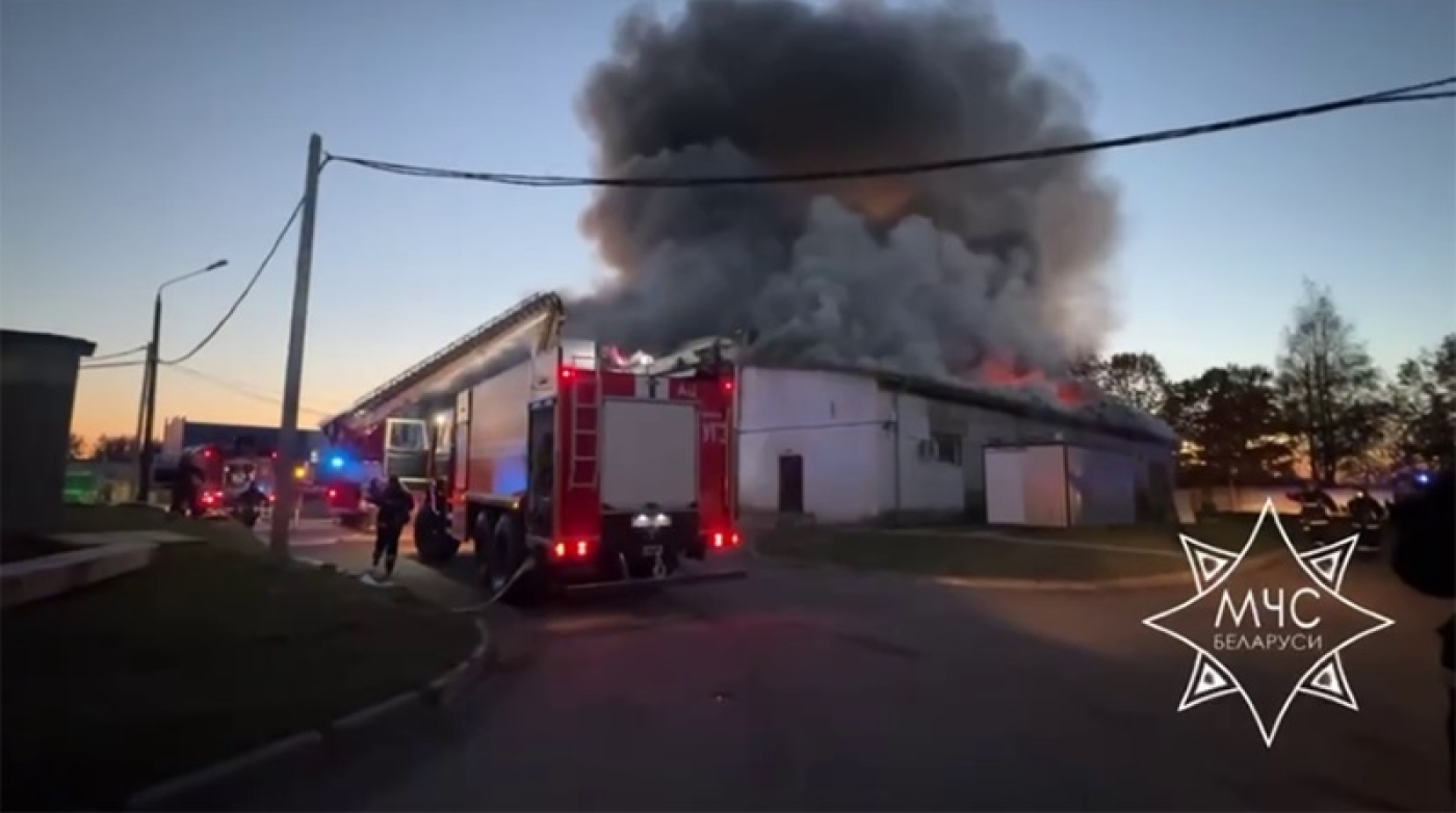 При пожаре на складе в Минске обнаружен погибший