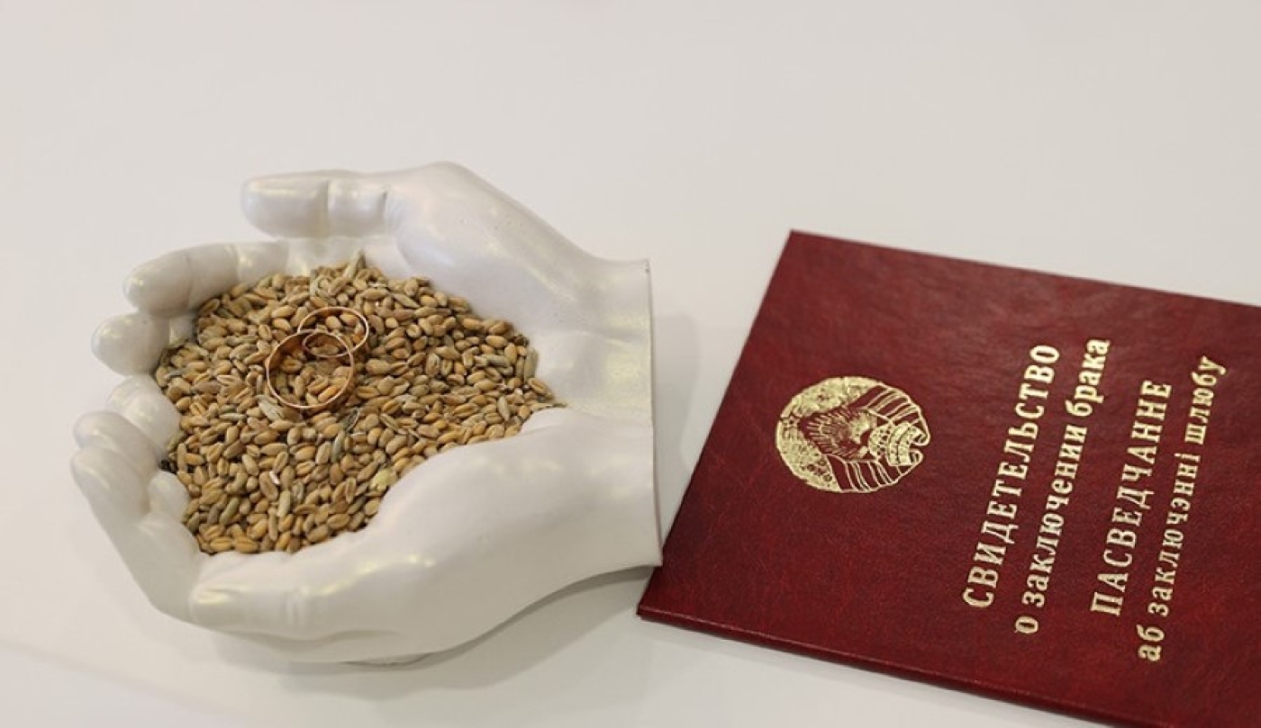 Во сколько лет белорусы впервые вступают в брак? Ответили в Белстате