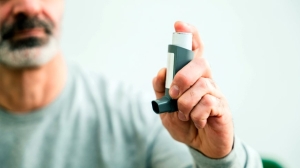 Как правильно использовать ингалятор? Пульмонолог назвал самые частые ошибки