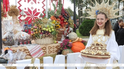 Цари-караваи, фиолетовая пшеница и подарки городу. "Дажынкі" в Заславле поражают размахом