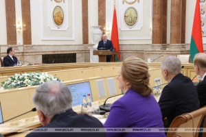 Лукашенко: государственная идеология должна захватить весь народ