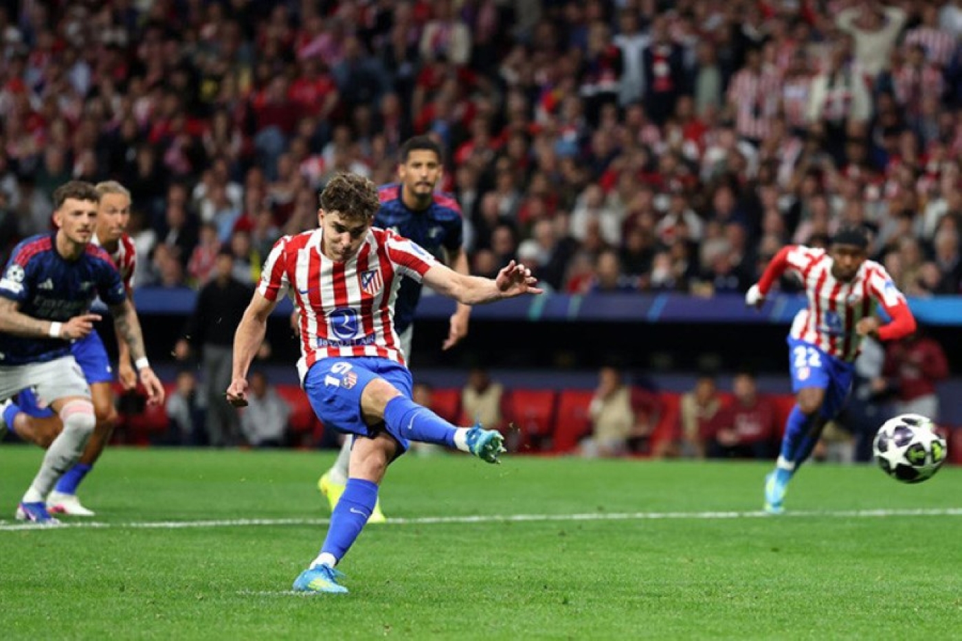 Футболисты "Арсенала" продлили беспроигрышную серию в Лиге чемпионов