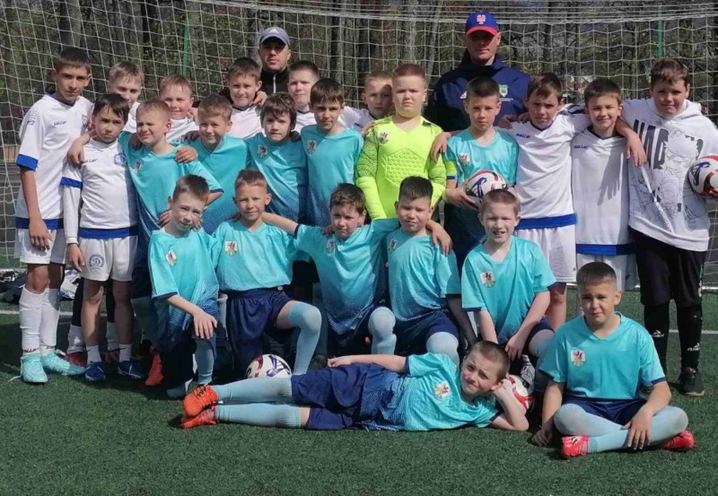 13 апреля прошел товарищеский матч по  футболу, встретились команды ГУ "Логойская ДЮСШ" и ГУ "Березинская ДЮСШ"