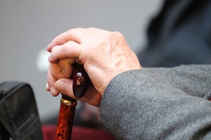 Какие виды поддержки могут получить одинокие пожилые люди и инвалиды, рассказали в Минтруда