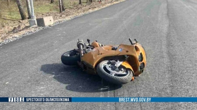 В Пинском районе столкнулись мотоциклист и велосипедист, оба в больнице