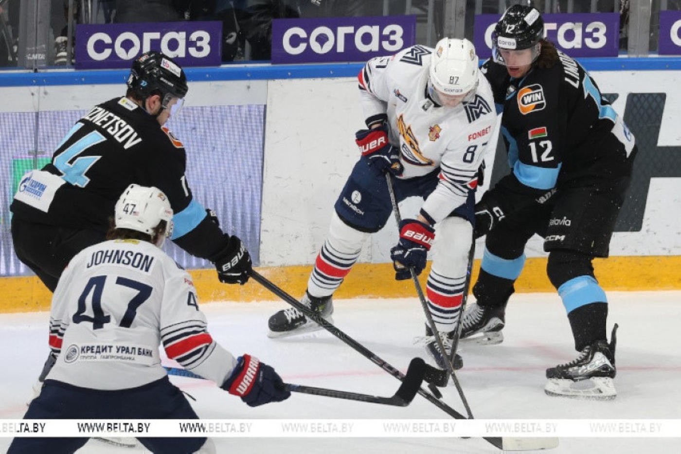 Хоккеисты "Динамо" не сумели поразить ворота "Металлурга" в домашнем матче