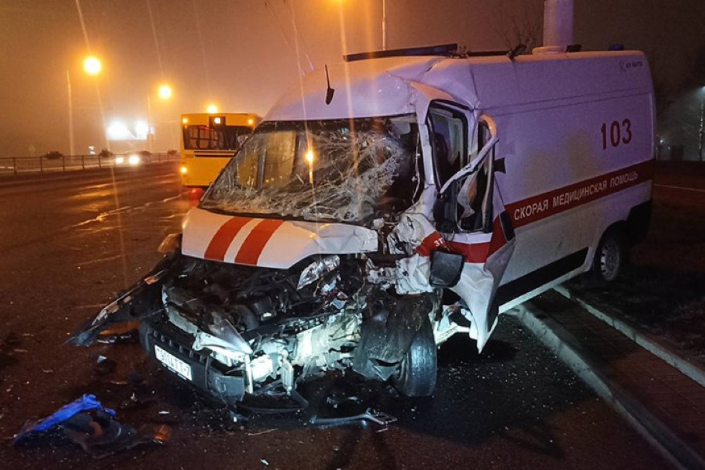 В Минске автомобиль скорой помощи столкнулся с автобусом