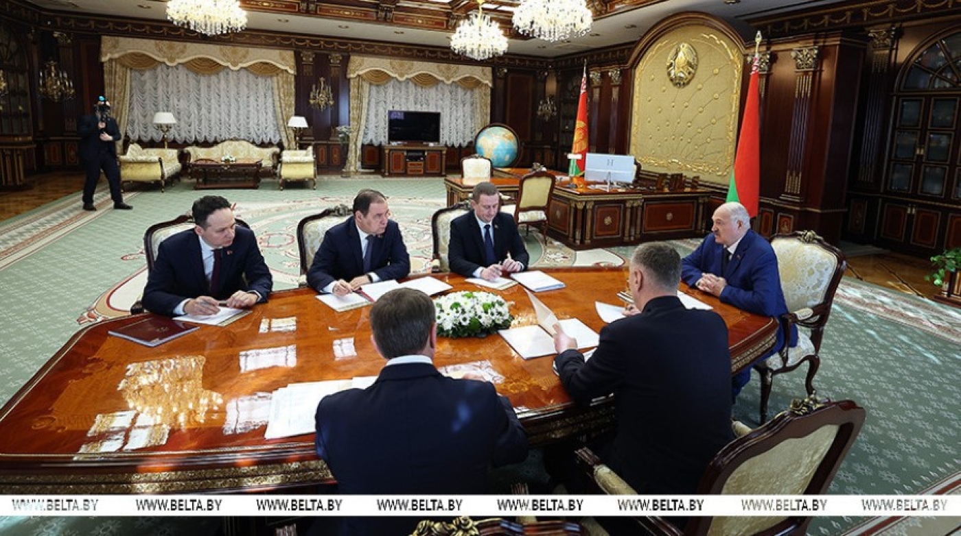 "Надо поэкспериментировать". Лукашенко предложил вариант для улучшения плодородия песчаной почвы