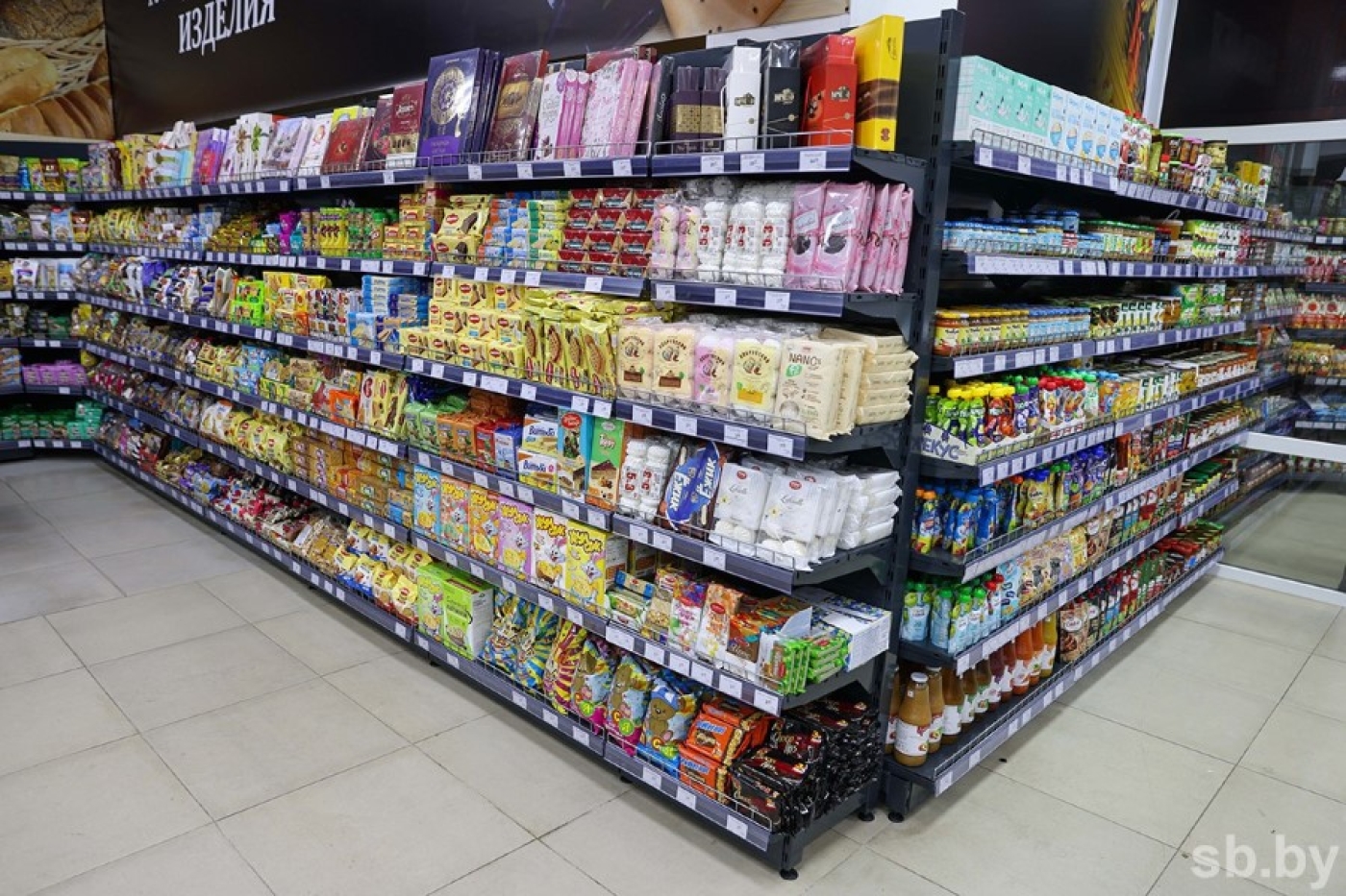 Розничный товарооборот в Беларуси в январе-апреле вырос на 12,1%