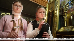 Православные верующие празднуют Сретение Господне