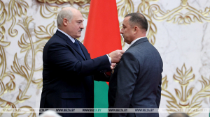 &quot;Родная земля в надежных руках&quot;. Лукашенко вручил награды труженикам АПК
