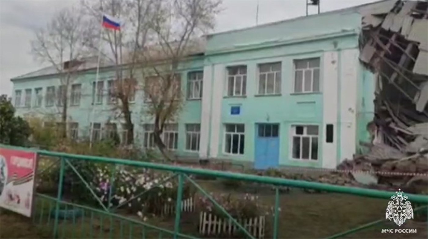 Часть школы обрушилась в Новосибирской области России
