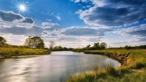 Погода в выходные: местами дожди и до +25 °С