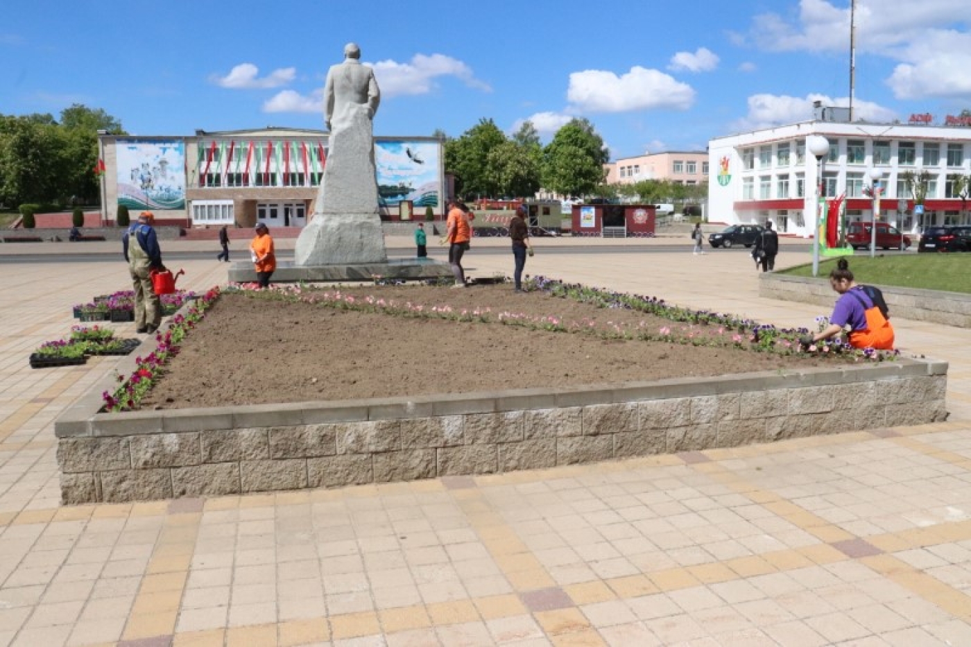 Цветов в городе будет много