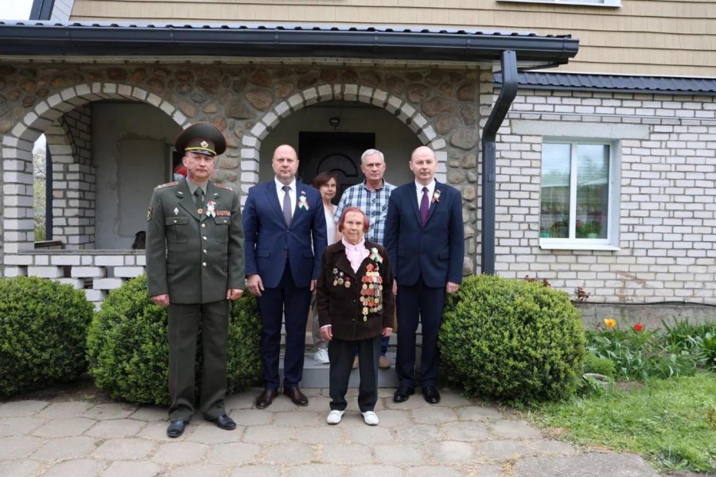 Алексей Кушнаренко поздравил 99-летнюю партизанку Лидию Сушкевич с Днем Победы