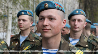 Лукашенко поздравил военнослужащих сил специальных операций с Днем десантников