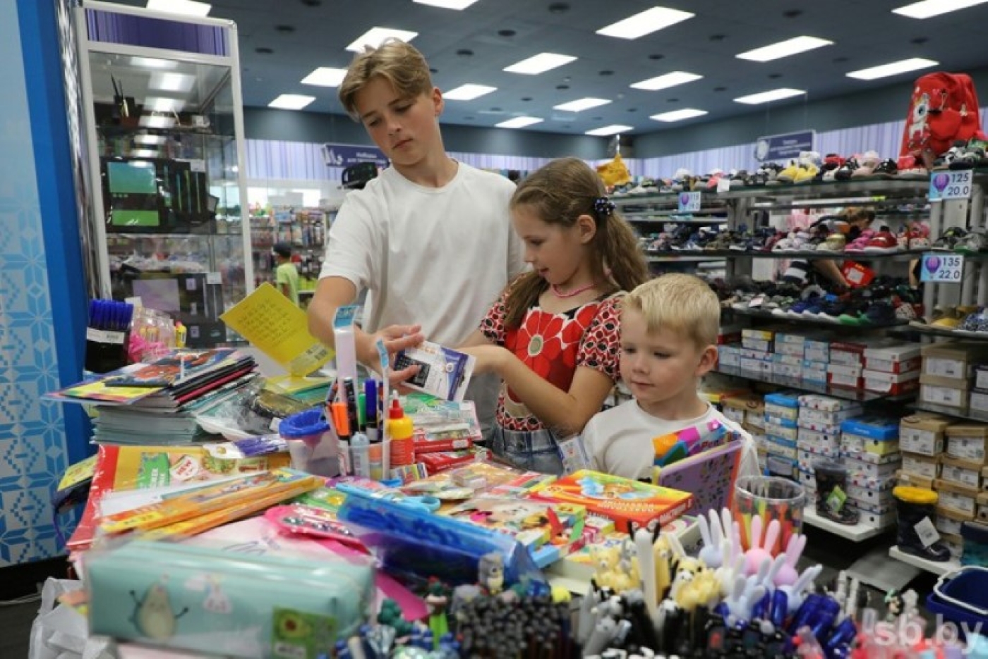 Более 111,2 тыс. многодетных семей получили помощь на подготовку детей к учебному году