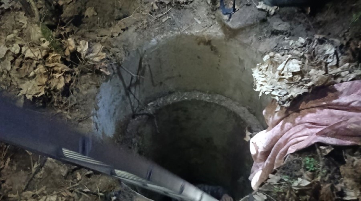 Гулял в лесу и... провалился в колодец. В Лидском районе работники МЧС спасли сельчанина