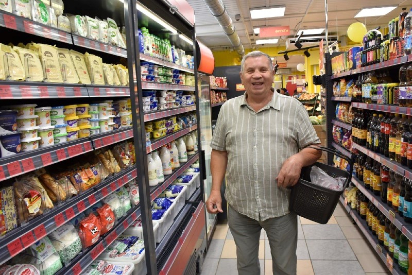 Сегодня у райбольницы открылся магазин "Хит"