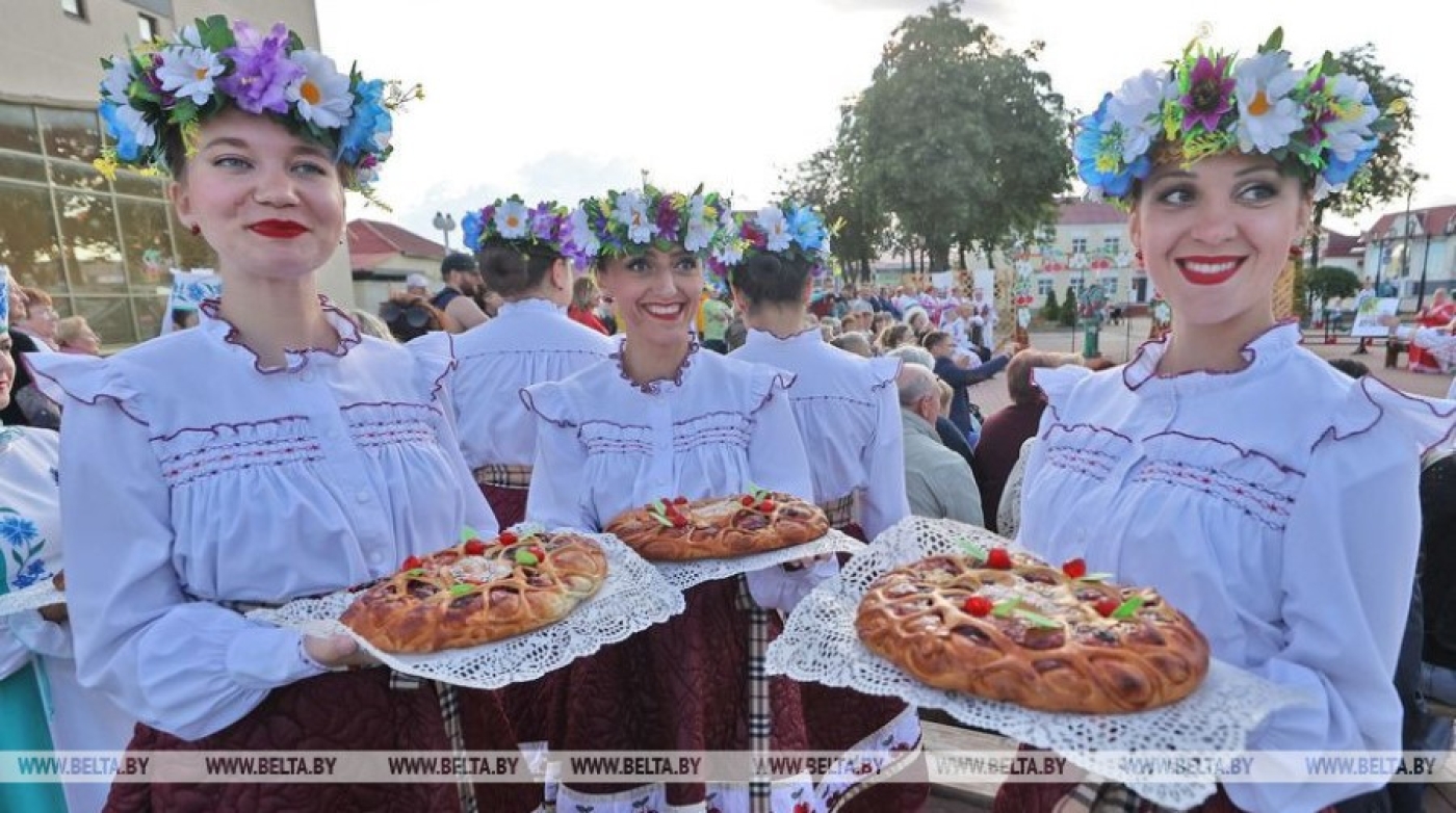 Этно-вечеринка, забег улиток, ягодная свадьба. В Глубоком пройдет 13-й "Вишневый фестиваль"