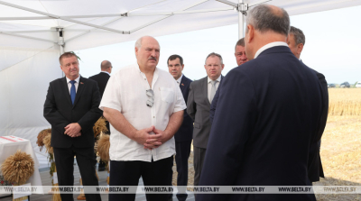 Лукашенко требует не расслабляться после уборки хлебов