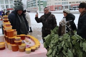 Предновогодняя ярмарка пригласила березинев