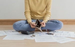 Адвокат объяснила, когда белоруски обязаны платить кредиты за мужей