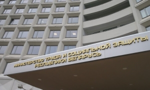 Где обучают уходу за пожилыми и инвалидами, рассказали в Минтруда