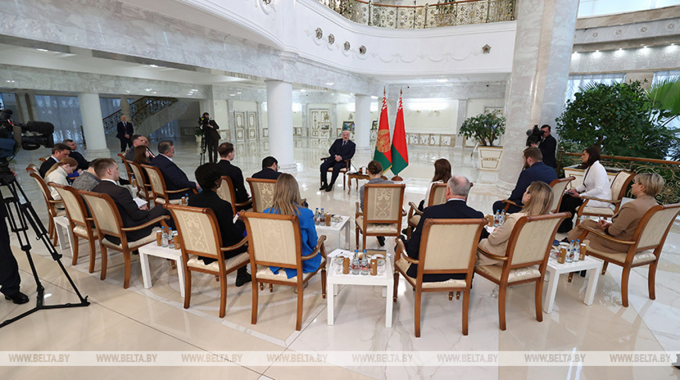 "Мы готовы прощать, что можно простить". Лукашенко о "демократической диктатуре" в Беларуси