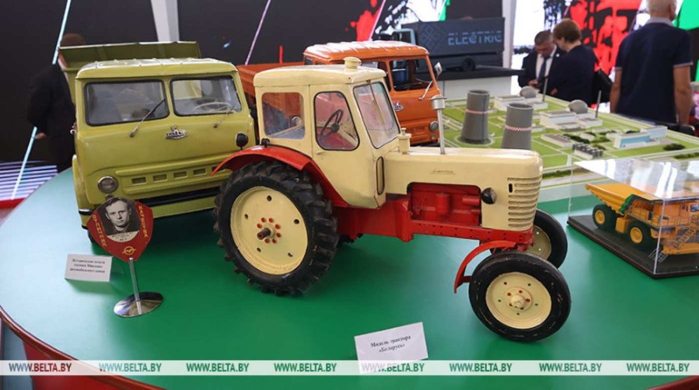 Лукашенко: Беларусь развивается вопреки самым мрачным прогнозам и предсказаниям