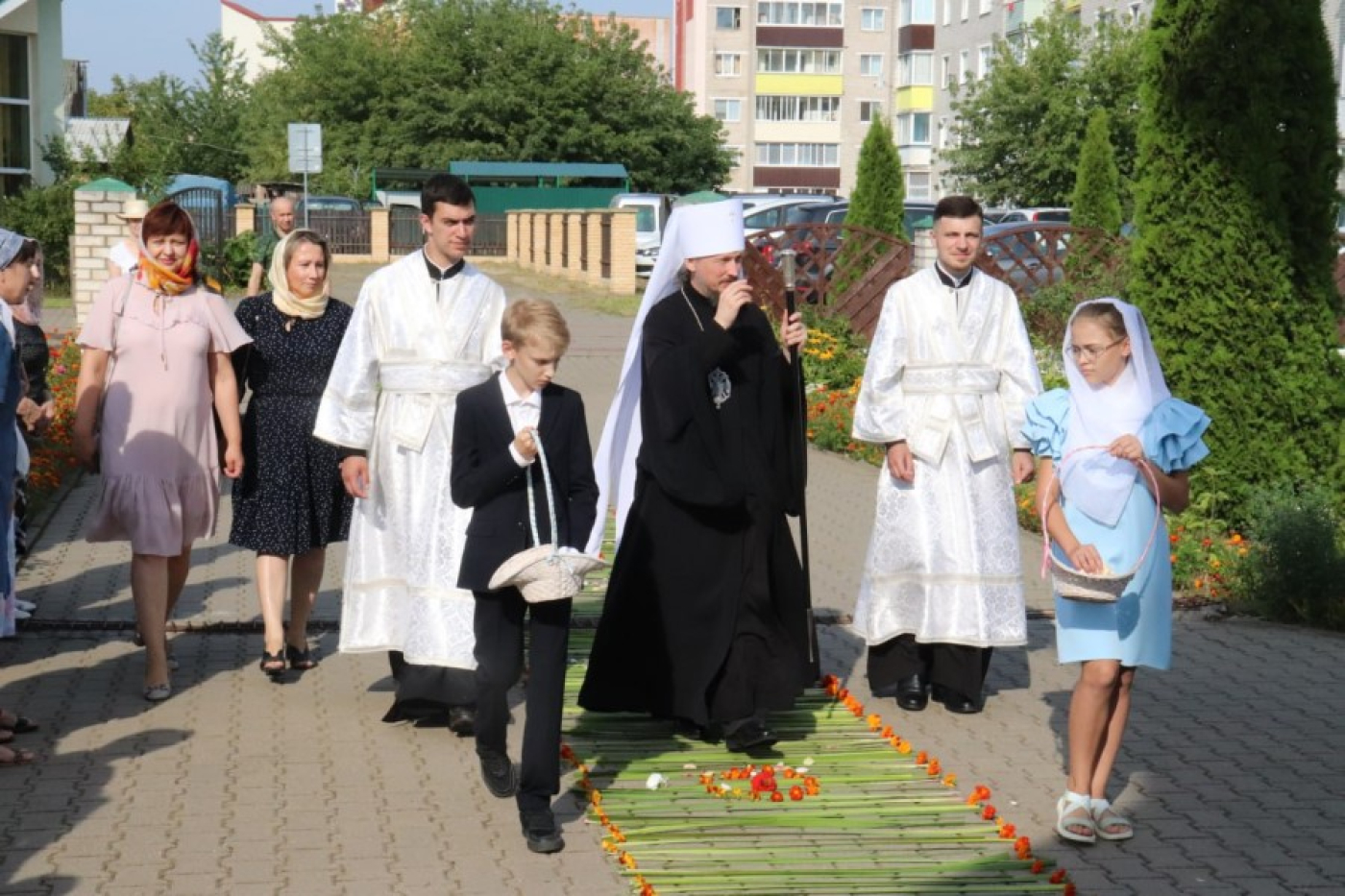 Высокопреосвященнейший Вениамин отслужил Литургию в Никольском храме