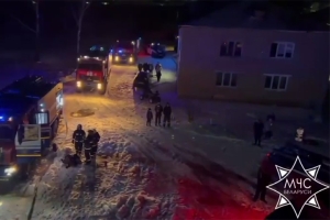 Работники МЧС спасли ребенка при пожаре в общежитии в Пуховичском районе