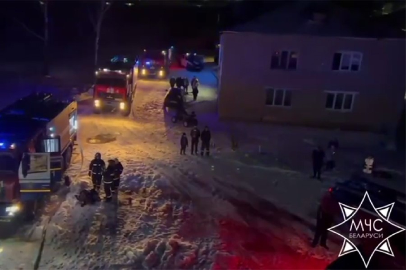 Работники МЧС спасли ребенка при пожаре в общежитии в Пуховичском районе