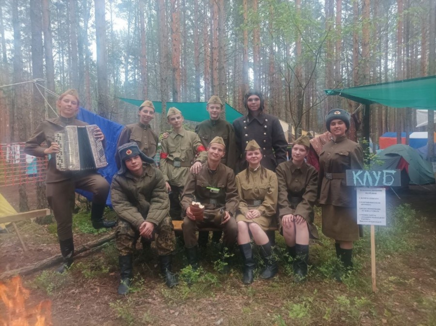 В полевом лагере "Юный спасатель" принимает участие клуб "Сирена"