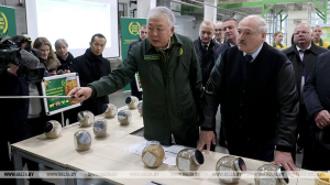 &quot;Что дальше будем делать?&quot; Лукашенко начал посещение БНБК с вопроса на перспективу