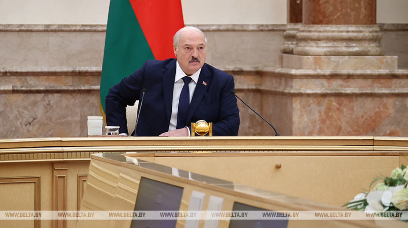 "Срок один - 1 января". Лукашенко поручил устранить к новому году все недостатки в здравоохранении