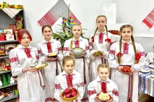 Святло традыцый: у Новінах прайшоў абрад «Бедная куцця-сямейная вячэра»