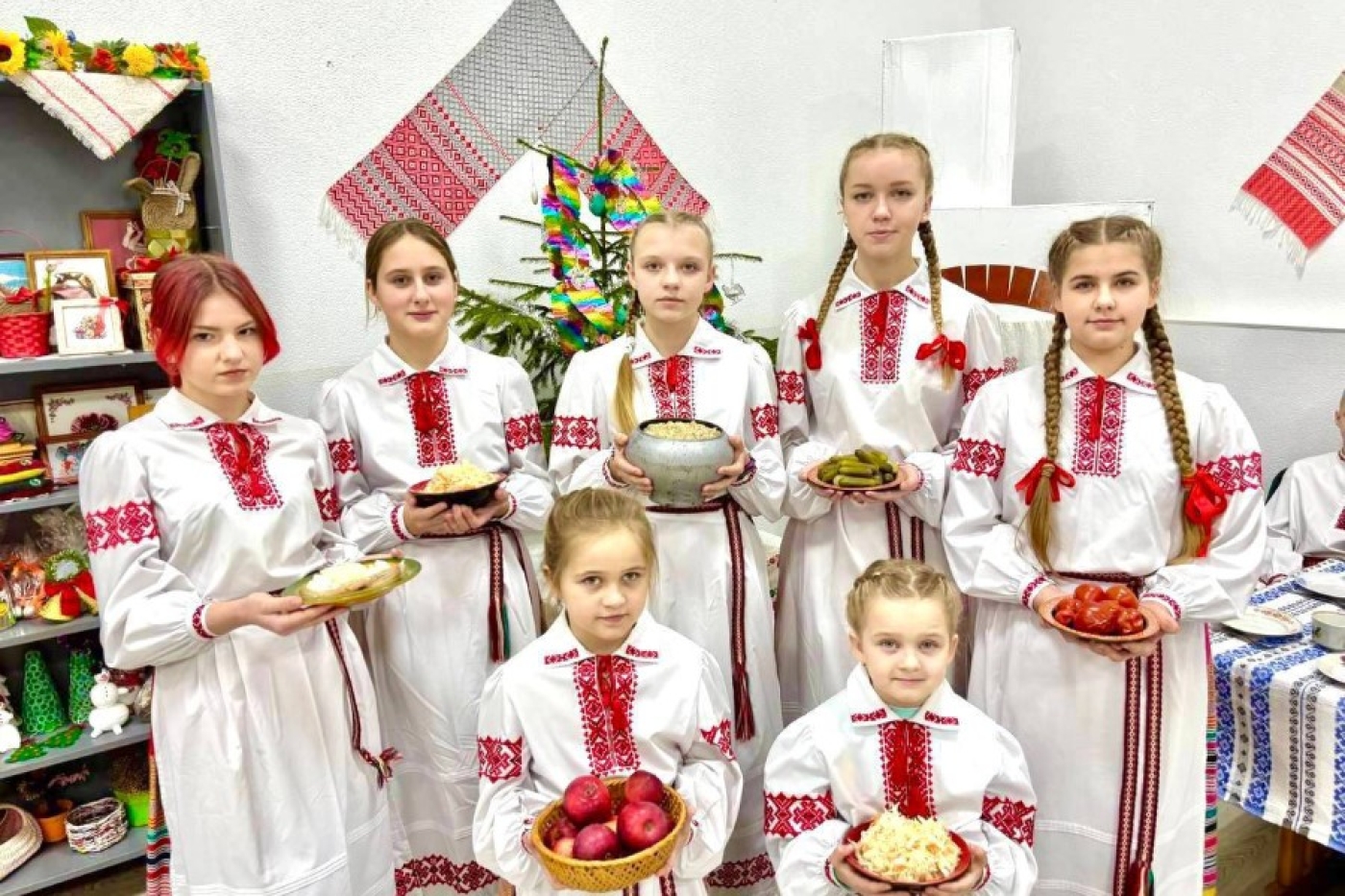 Святло традыцый: у Новінах прайшоў абрад «Бедная куцця-сямейная вячэра»