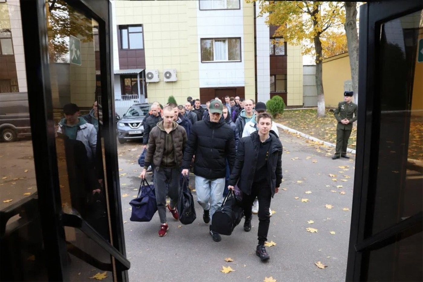 Осенний призыв: молодые солдаты отправились на военную службу