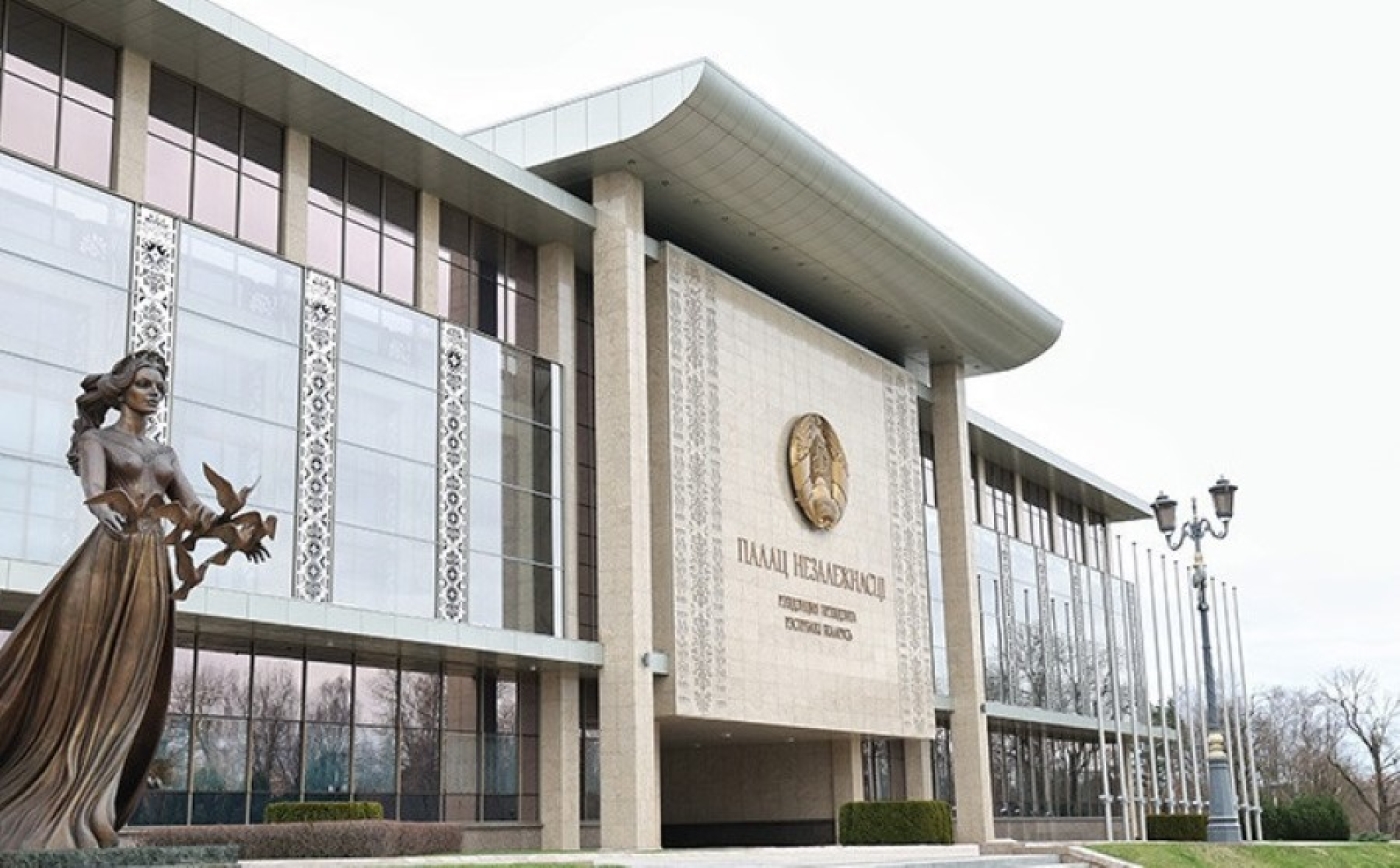 Лукашенко поздравил Путина с Днем единения народов Беларуси и России