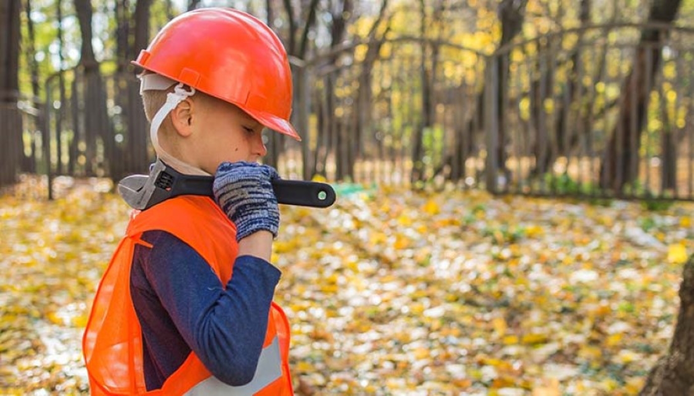Минтруда уточнило виды работ, на которых запрещается применение труда несовершеннолетних