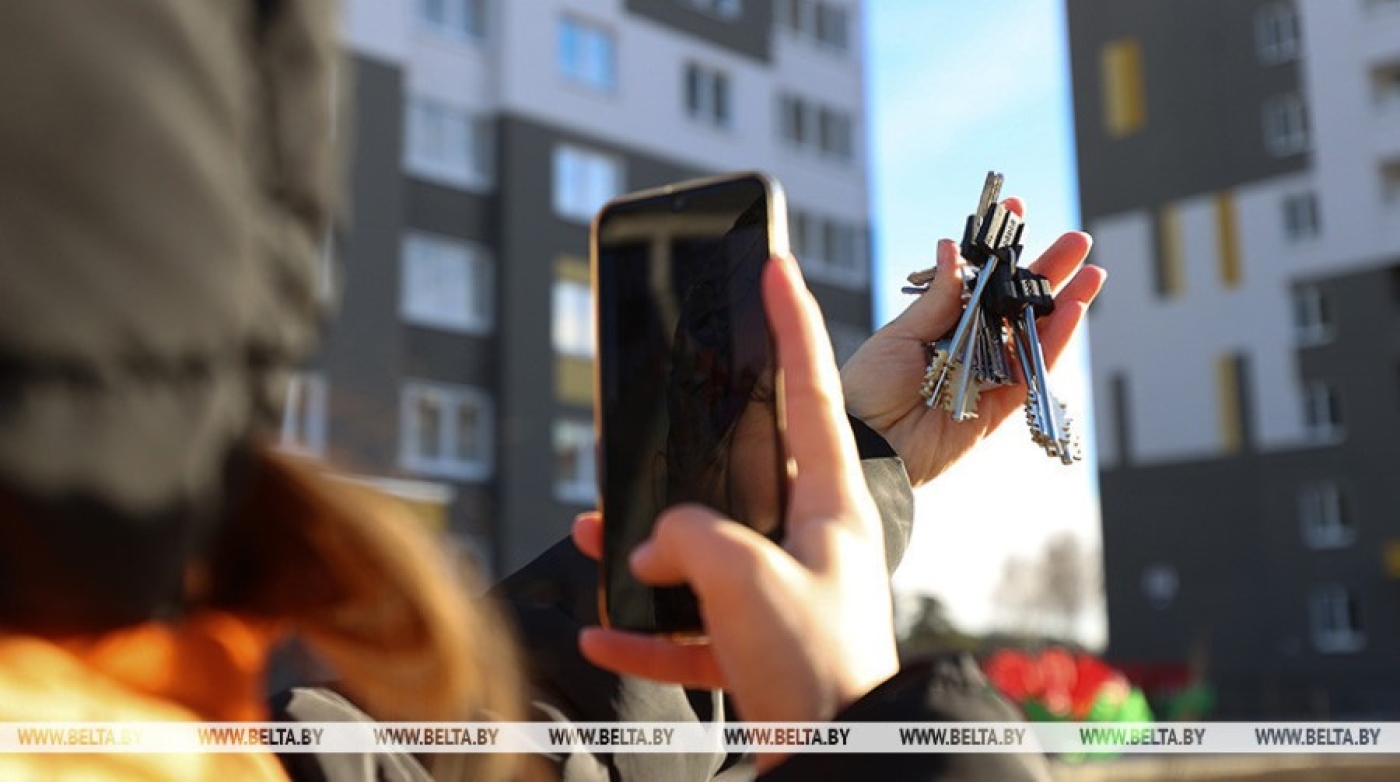 Лукашенко: жилье для многодетных семей нужно равномерно распределять по всей стране