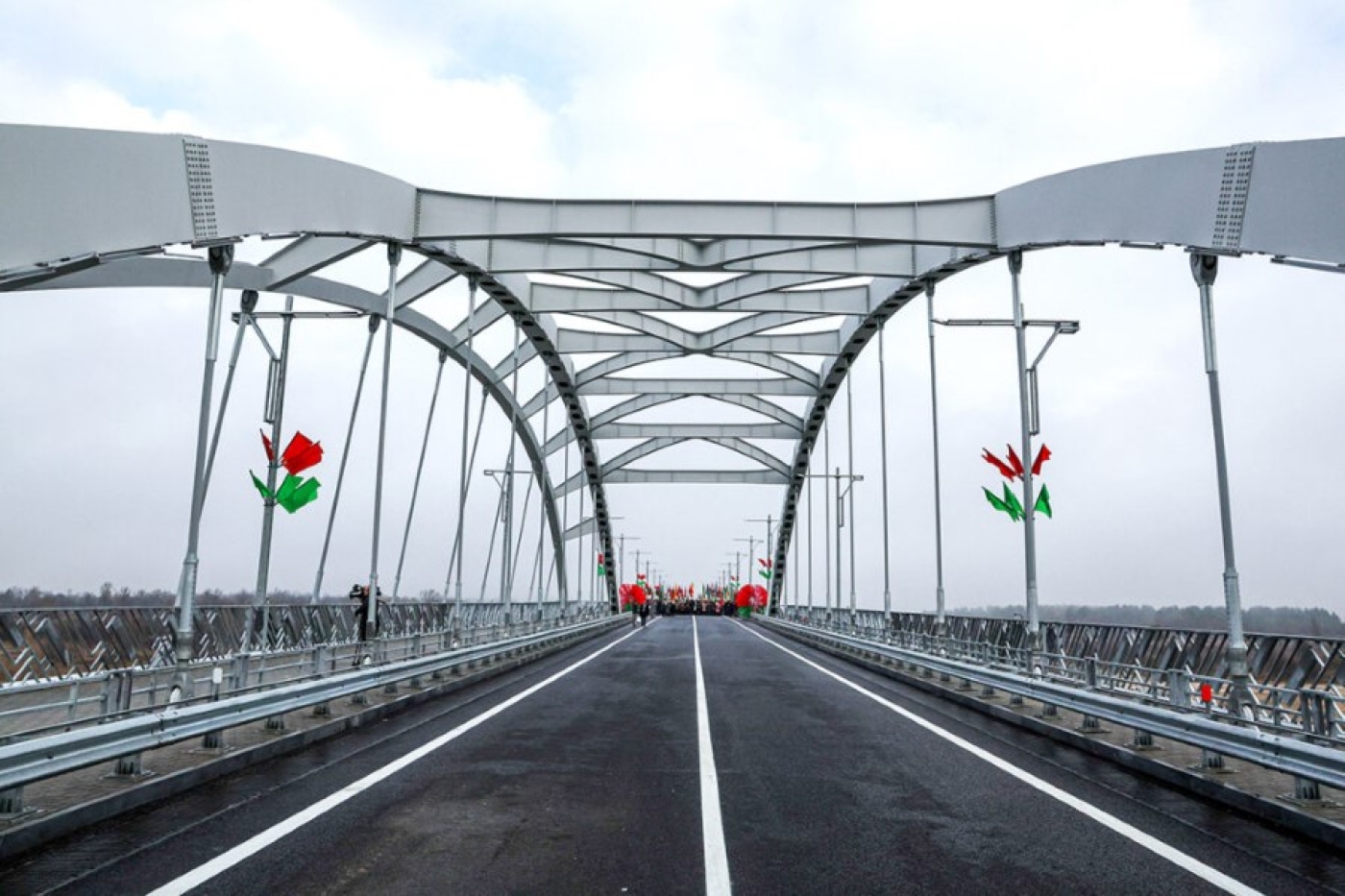 «Нам надо ускоряться!» Для чего Беларусь строит и наводит мосты