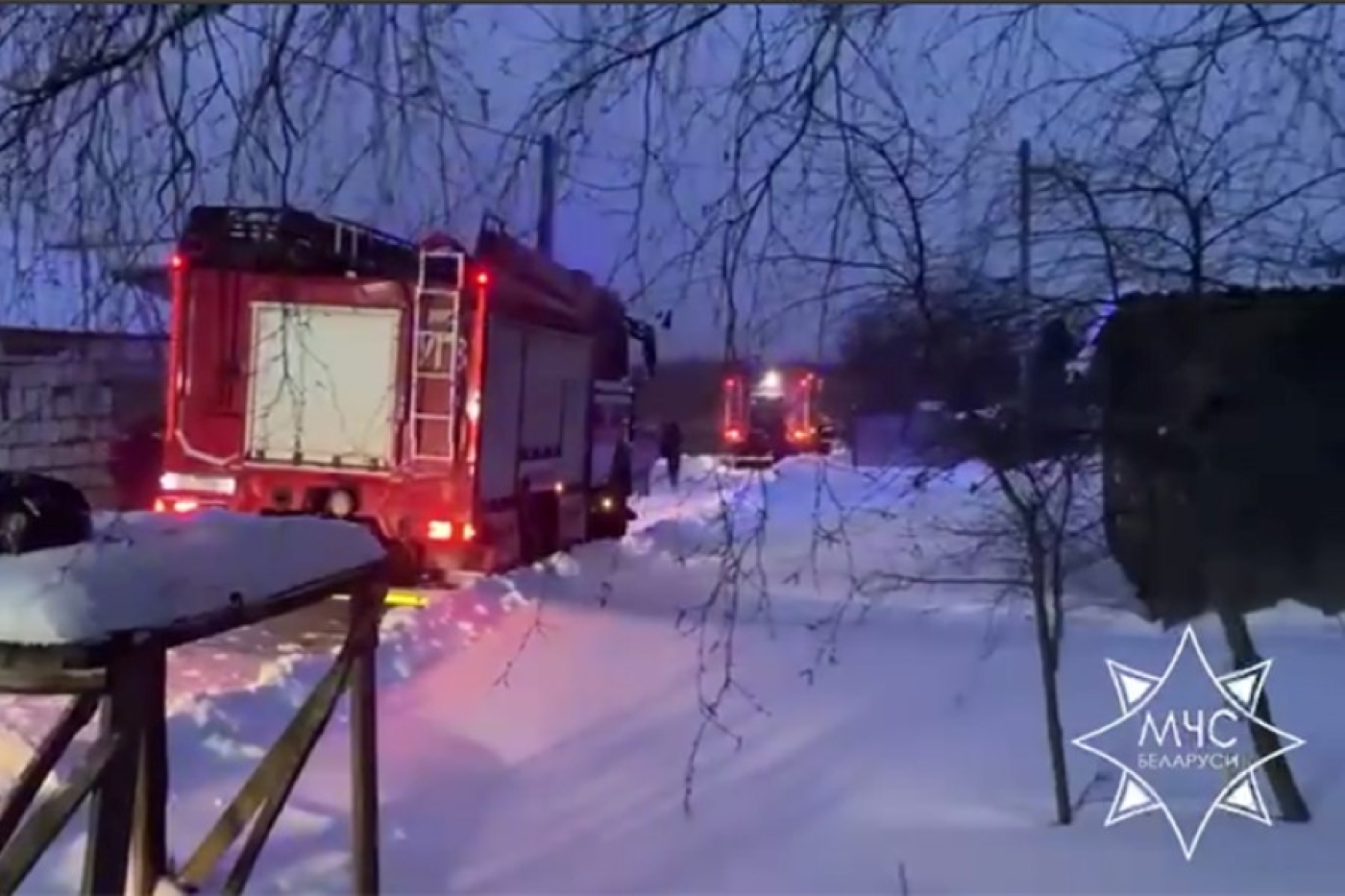 Работники МЧС спасли мужчину при пожаре в Борисовском районе