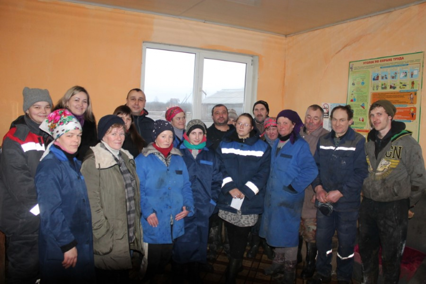 Не з маніторынгам, а з падарункамі