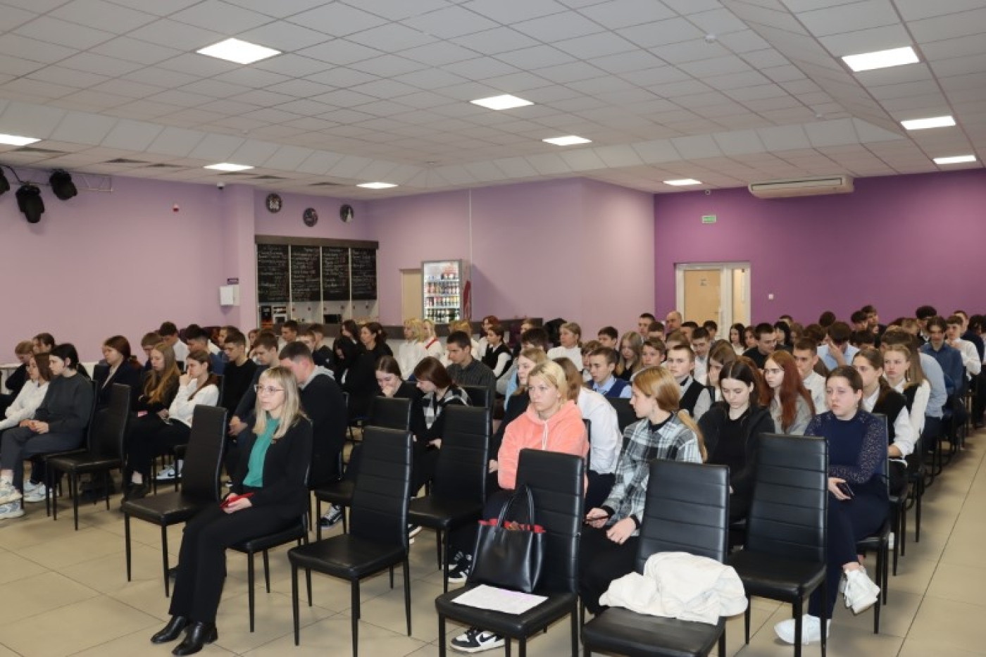 Школьники Березинщины собрались на молодёжную ярмарку вакансий