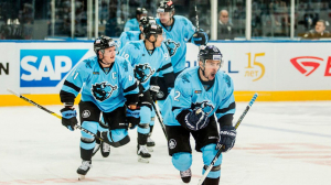 Хоккеисты минского "Динамо" уступили "Локомотиву" в КХЛ