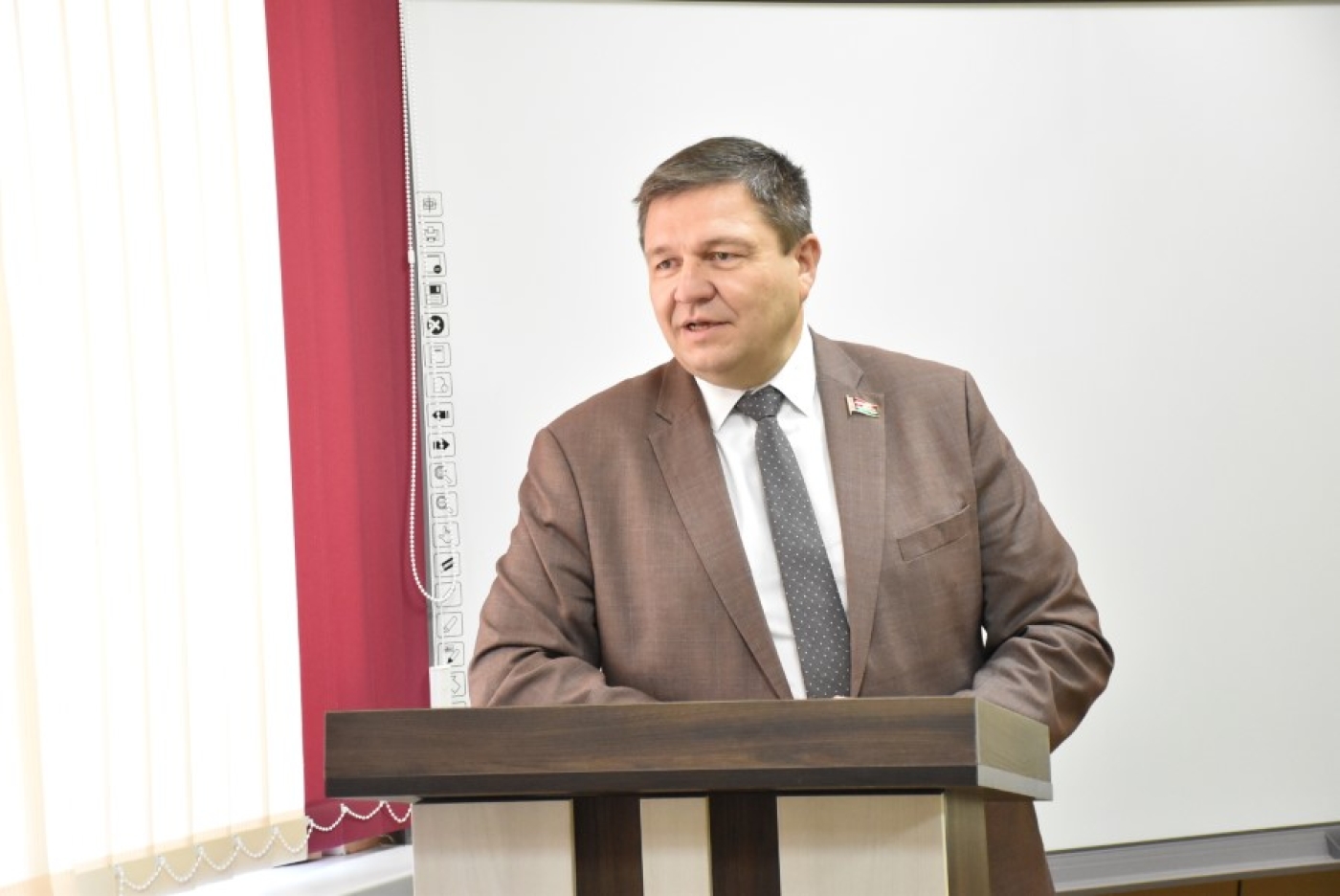 Юрий Корсик провел встречу с коллективом Березинского лесхоза