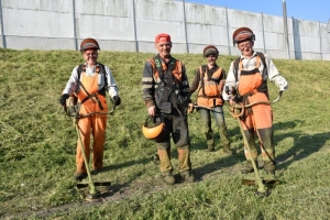 Дорожники ДЭУ-6 занимаются благоустройством трассы М-4